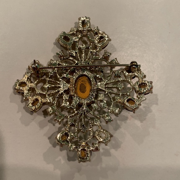 Golden Rhinestoned Brooch - Picture 3 of 3